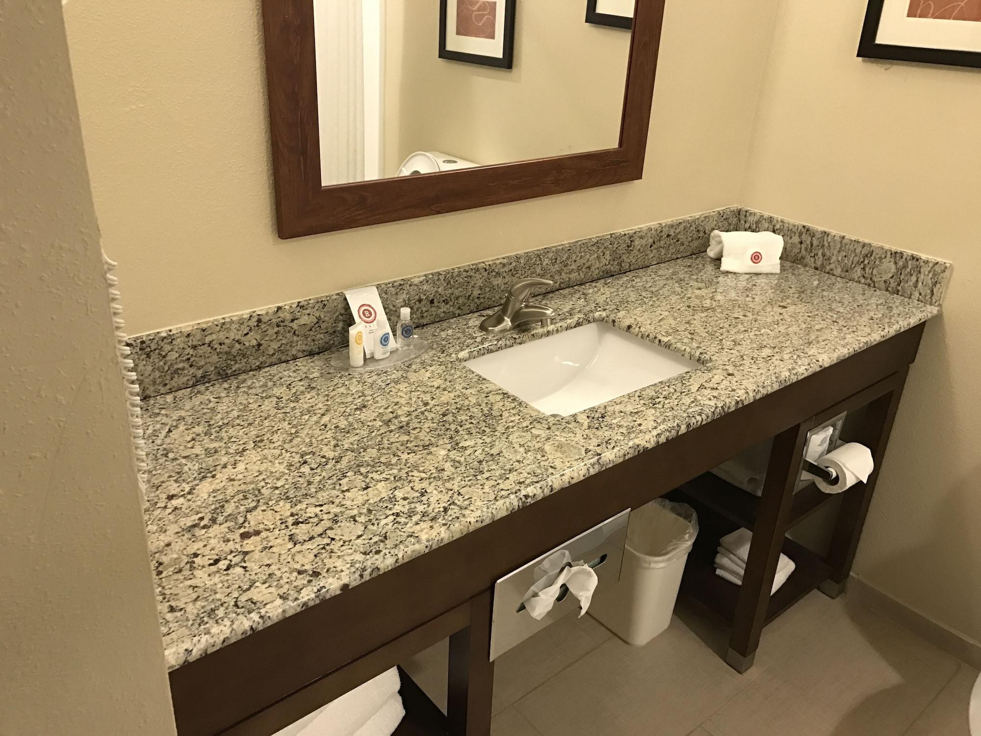 Comfort Suites Plymouth Near Us-30 Exteriör bild