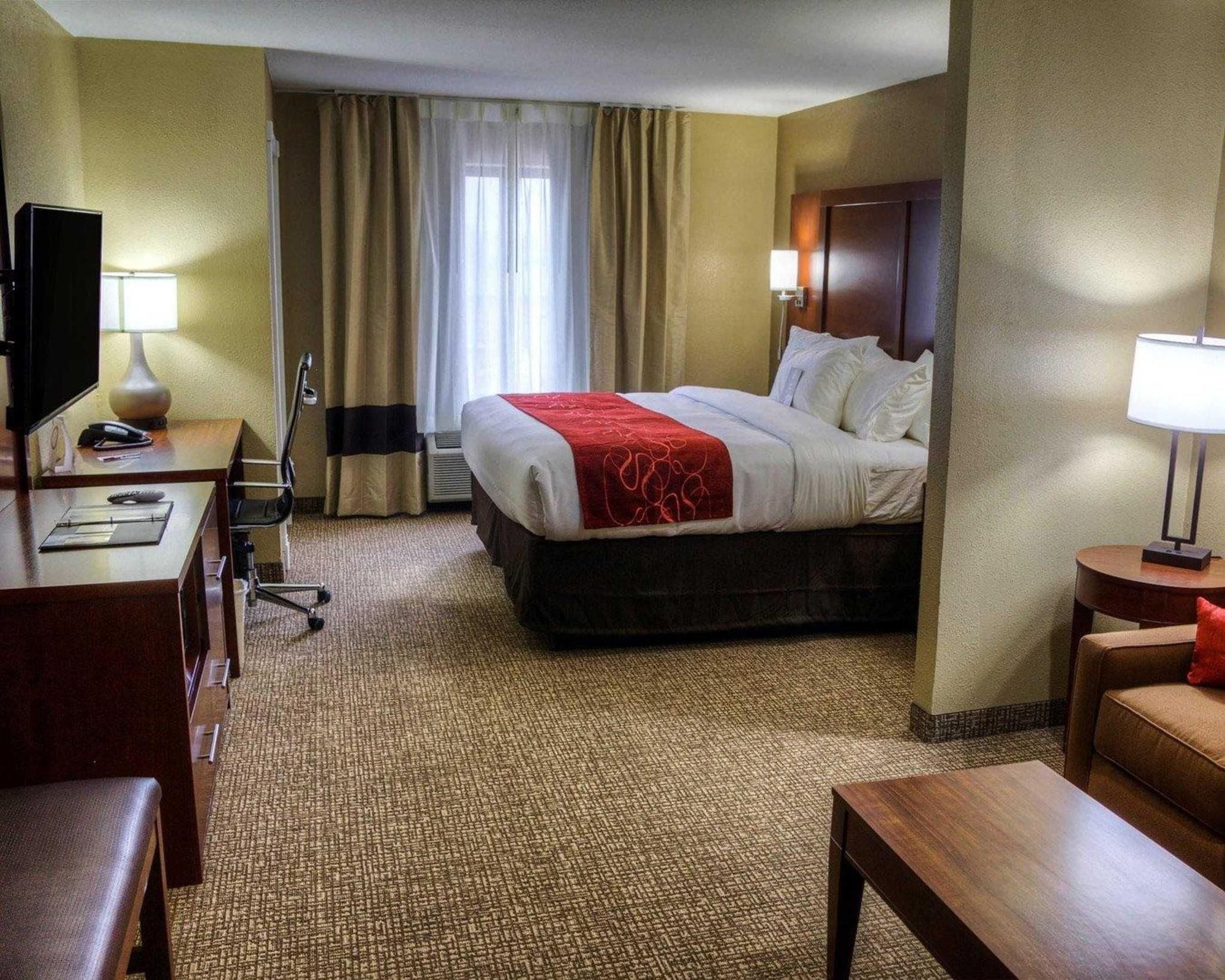 Comfort Suites Plymouth Near Us-30 Exteriör bild