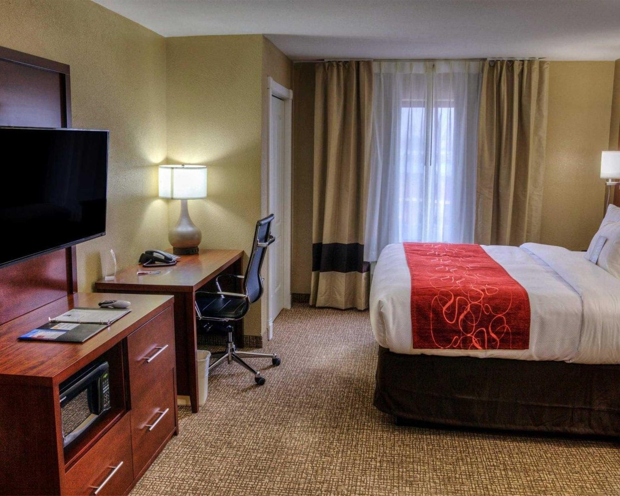 Comfort Suites Plymouth Near Us-30 Exteriör bild