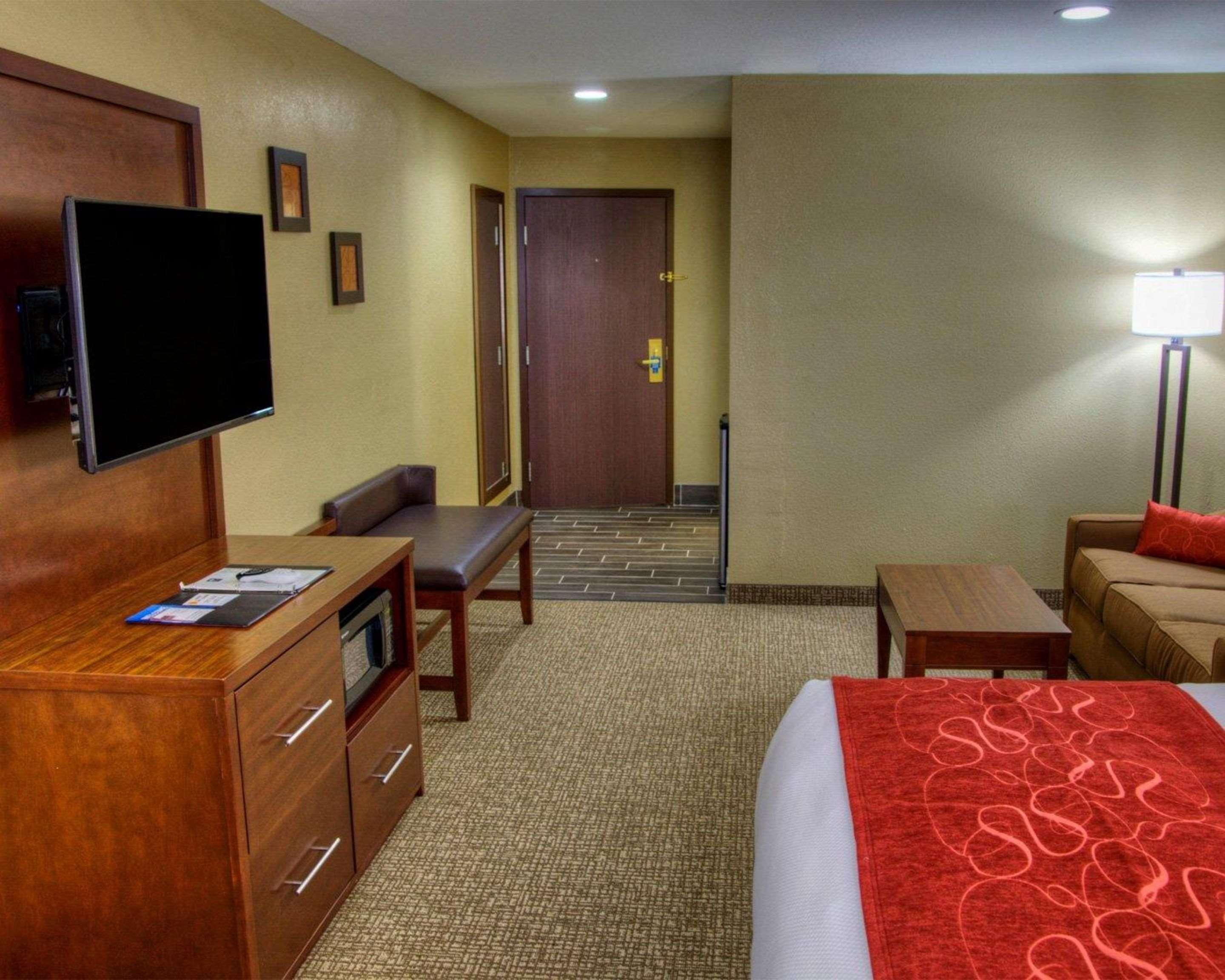 Comfort Suites Plymouth Near Us-30 Exteriör bild