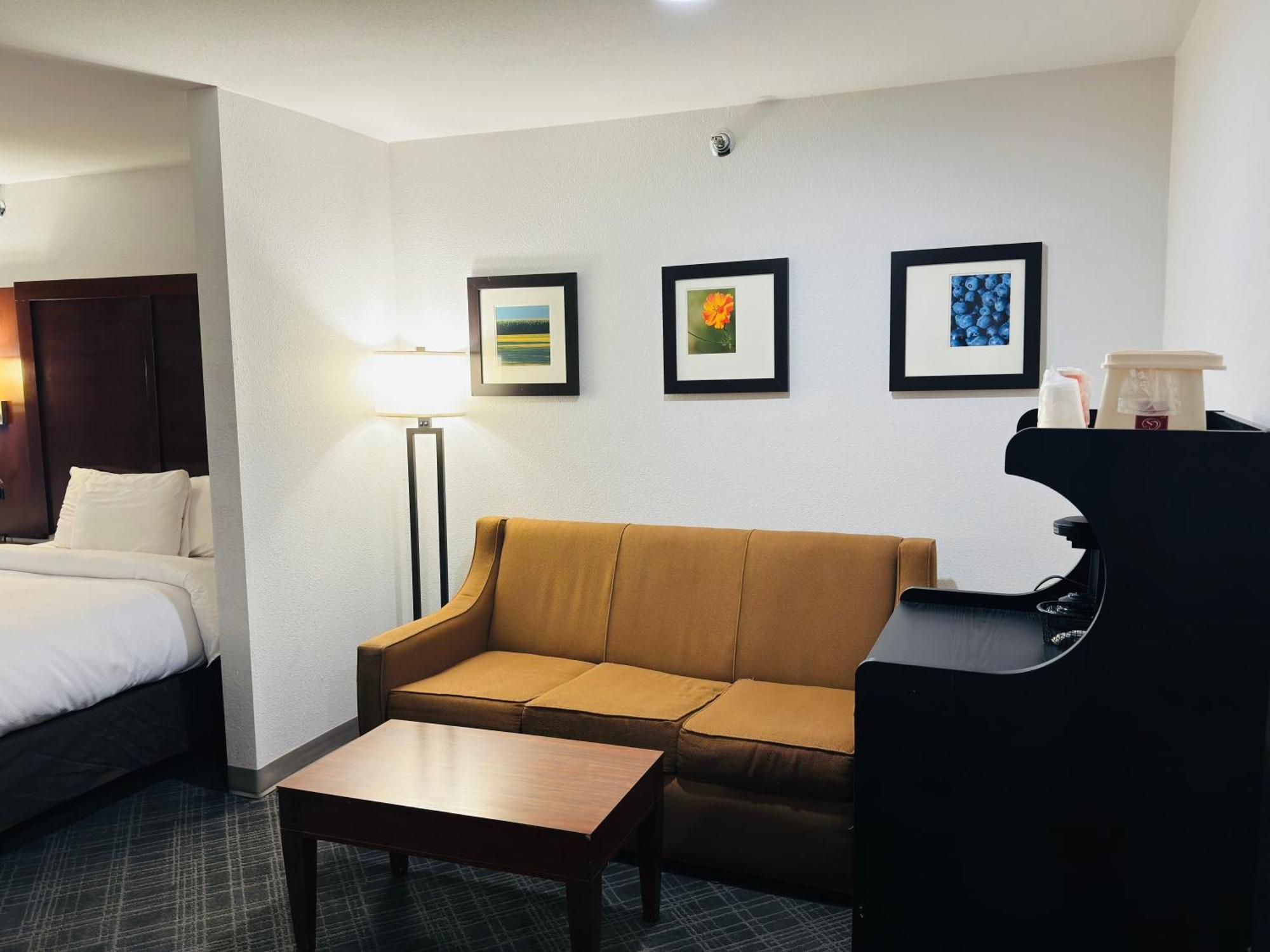 Comfort Suites Plymouth Near Us-30 Exteriör bild