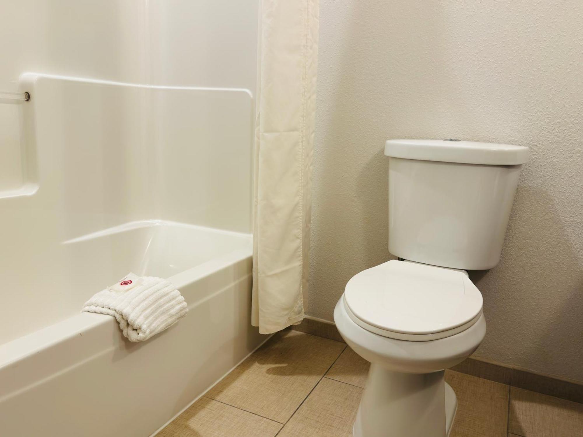 Comfort Suites Plymouth Near Us-30 Exteriör bild