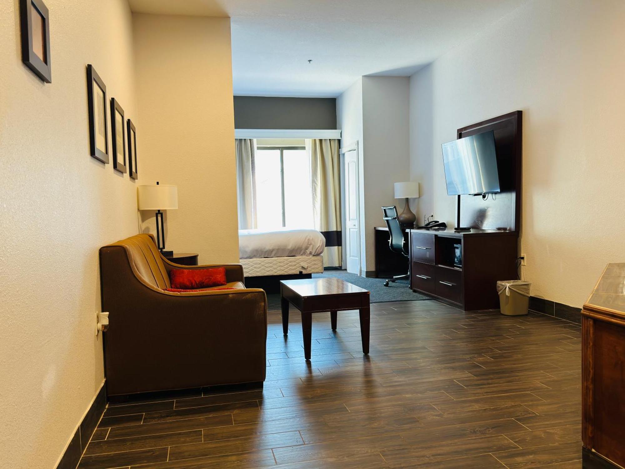 Comfort Suites Plymouth Near Us-30 Exteriör bild