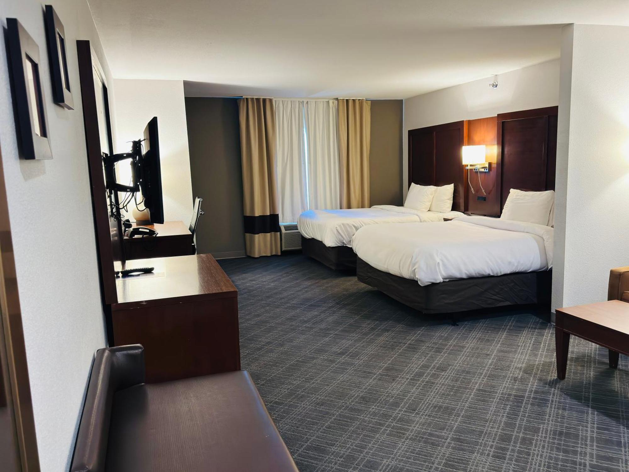 Comfort Suites Plymouth Near Us-30 Exteriör bild
