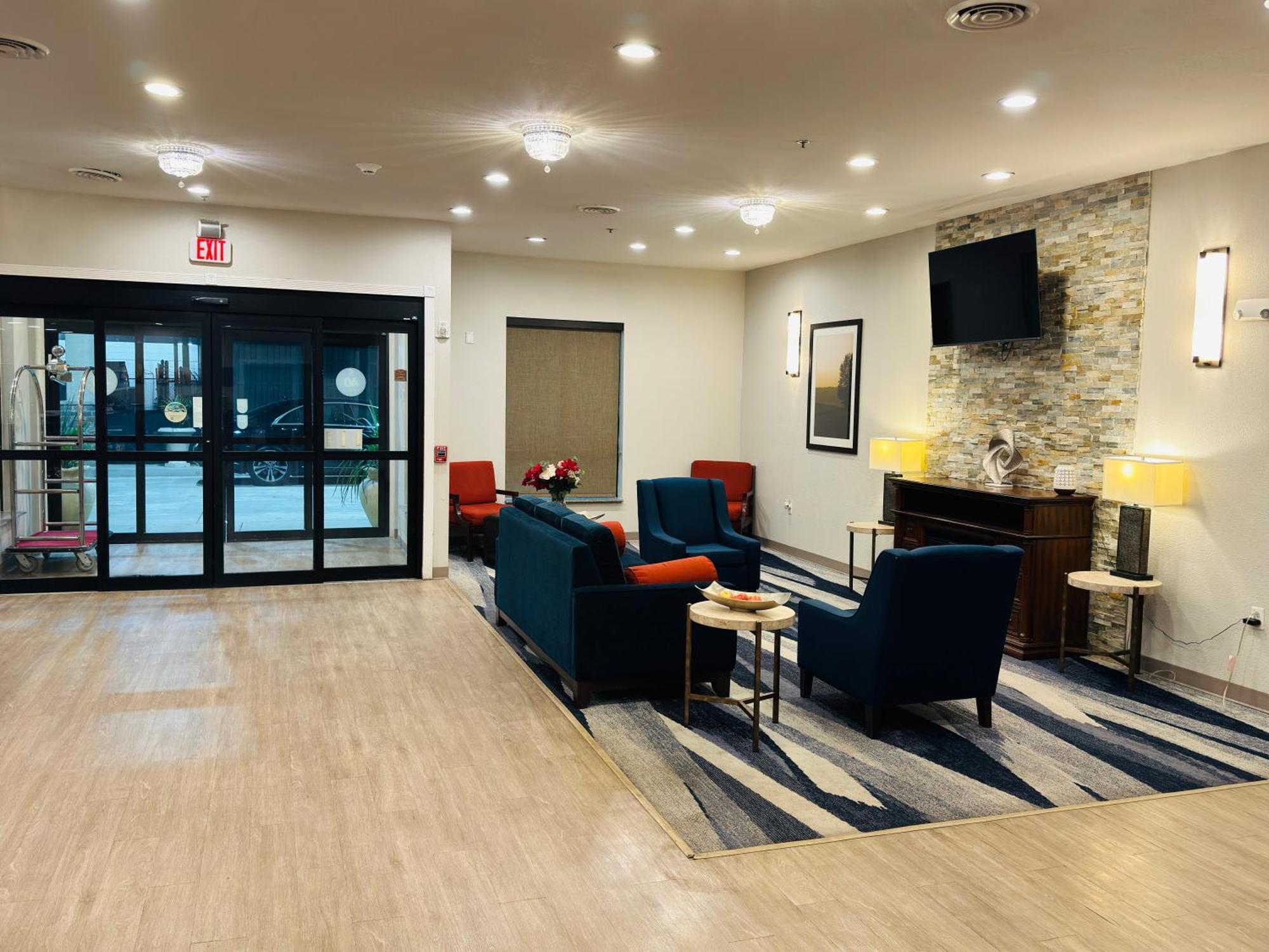 Comfort Suites Plymouth Near Us-30 Exteriör bild