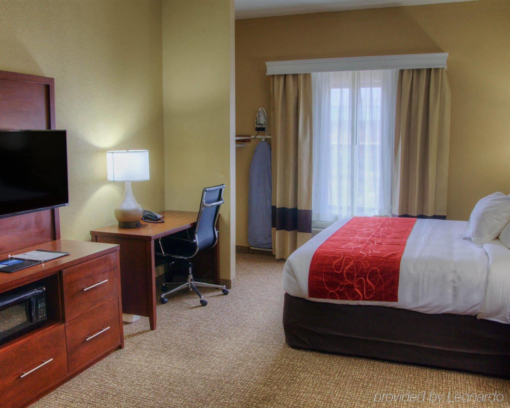 Comfort Suites Plymouth Near Us-30 Exteriör bild