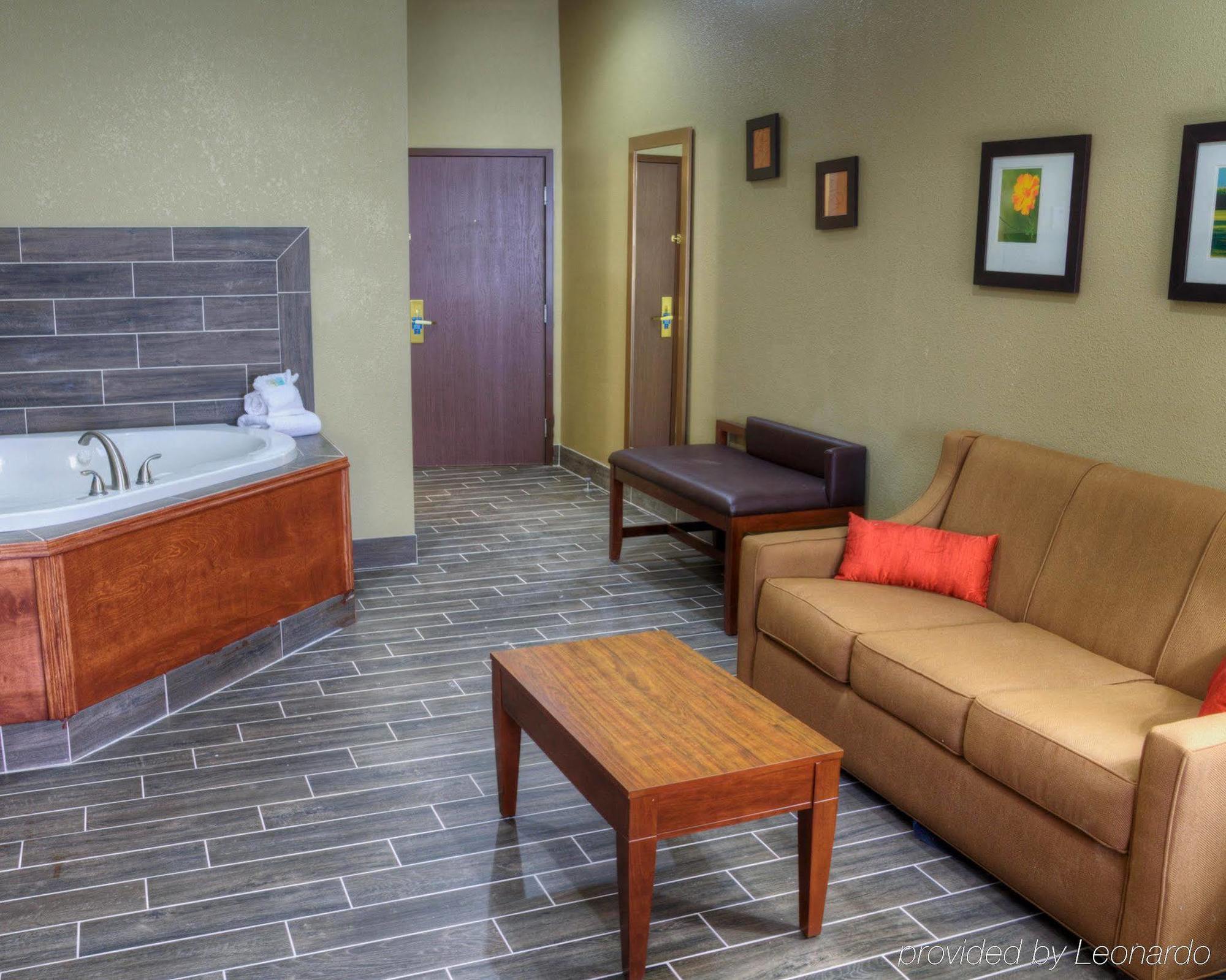 Comfort Suites Plymouth Near Us-30 Exteriör bild
