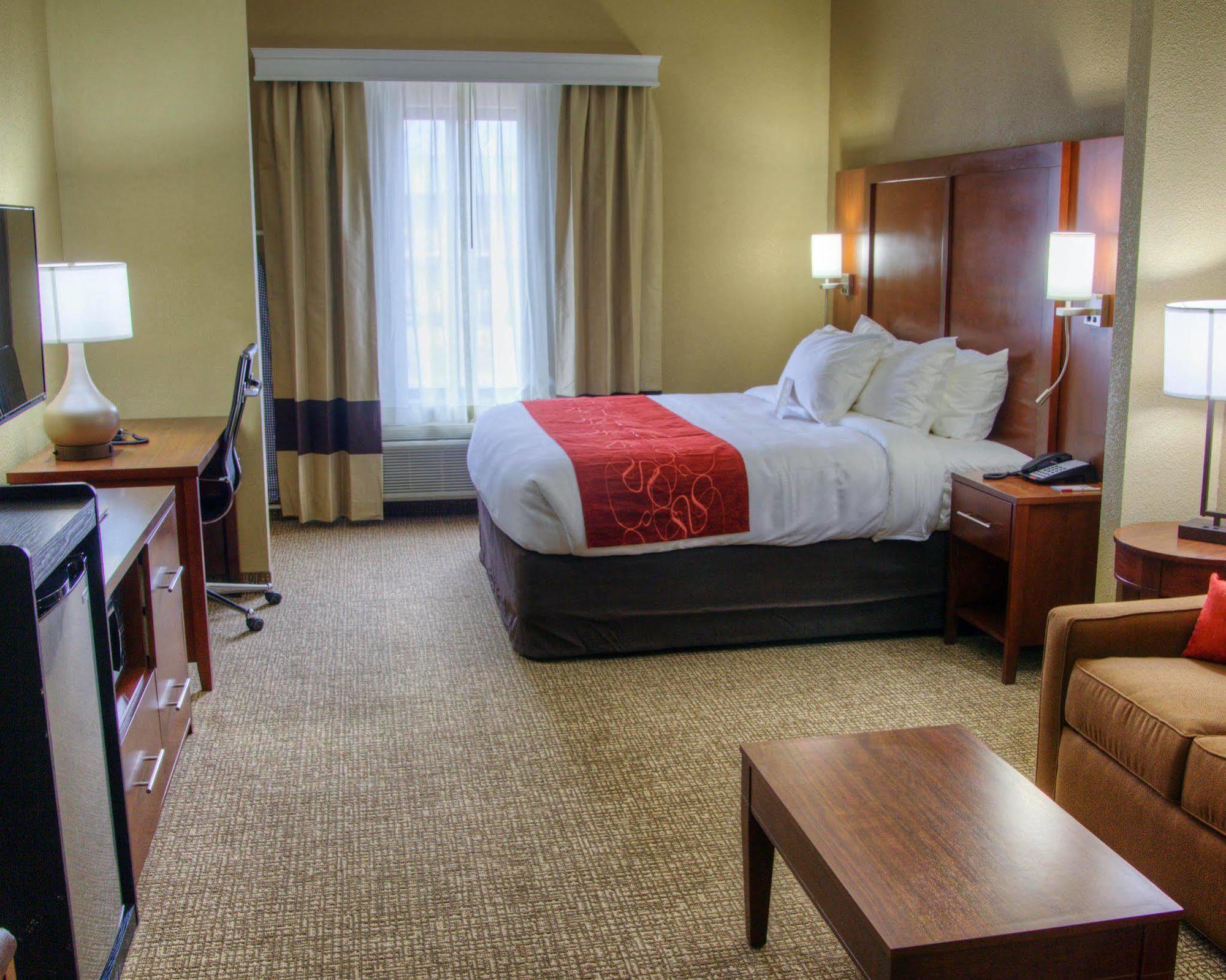 Comfort Suites Plymouth Near Us-30 Exteriör bild